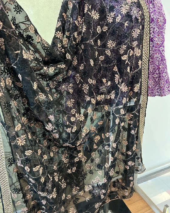 شال هندی گلدوزی